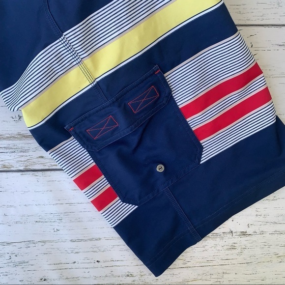 Sperry brand Board and Swim trunks, Size 36 Nautical colors/styling, li… - Picture 2 of 10